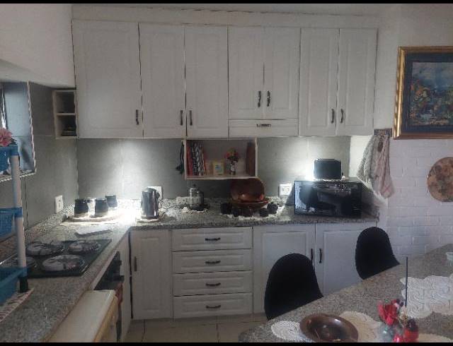 2 BEDROOM APARTMENT FOR SALE IN AMANZIMTOTI